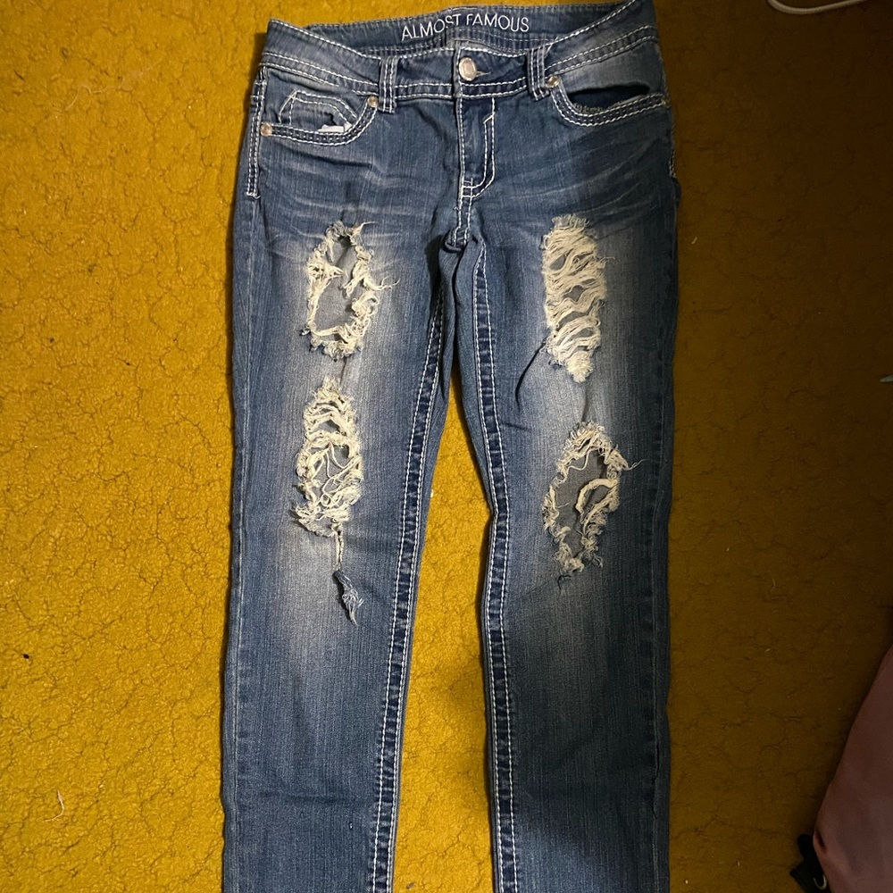 Distressed skinny jeans
